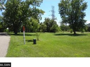 149 Elm Dr, Carver, MN 55315