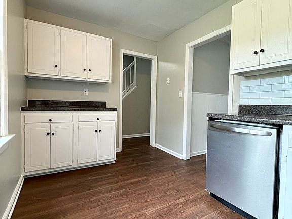 3rd image of 802 Cambridge Rd