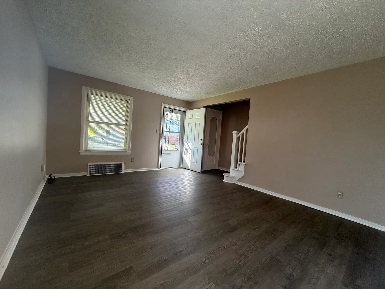 2 bed, 900 sqft, $1,100 — Photo 2