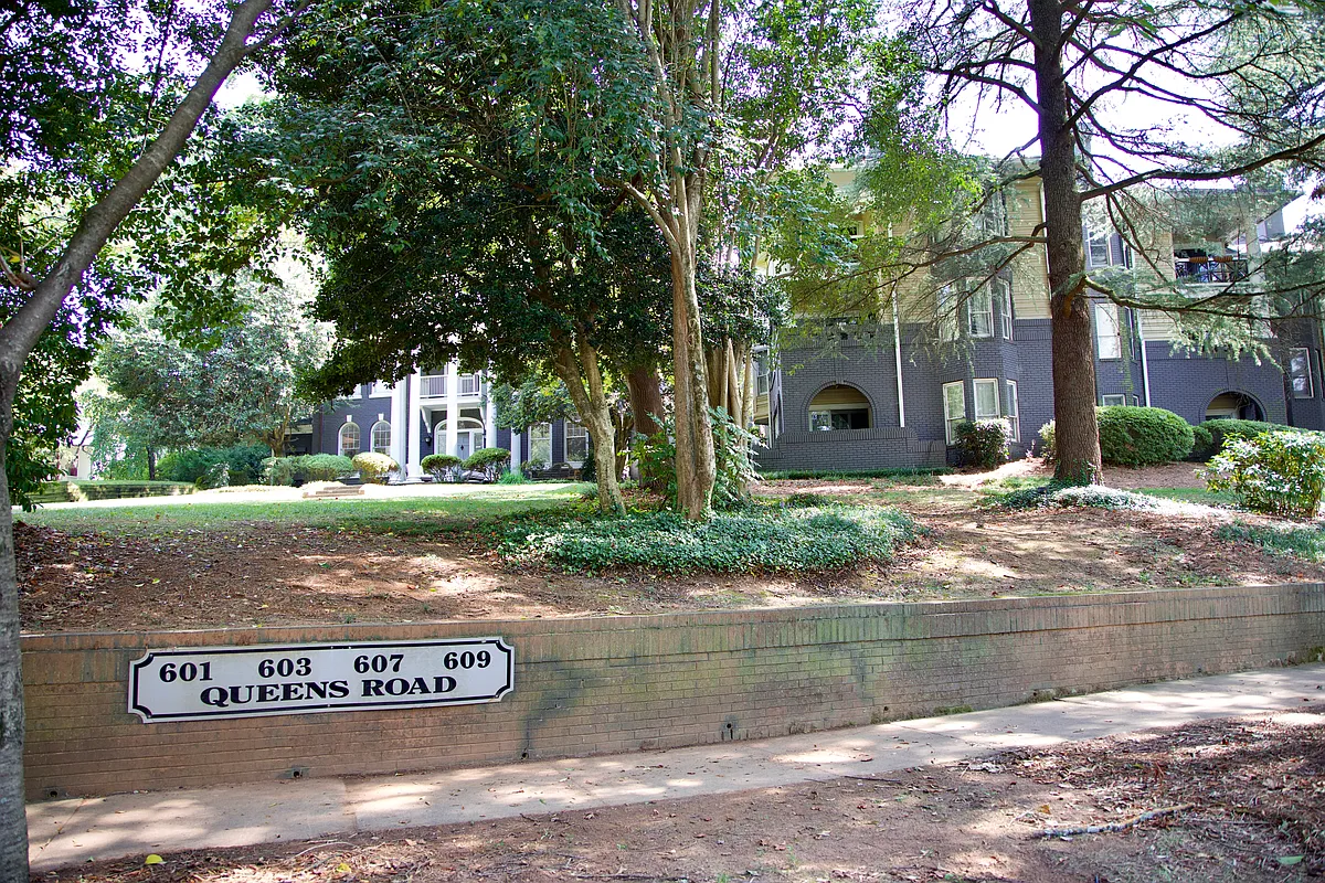 Primary Photo - 601 Queens Rd