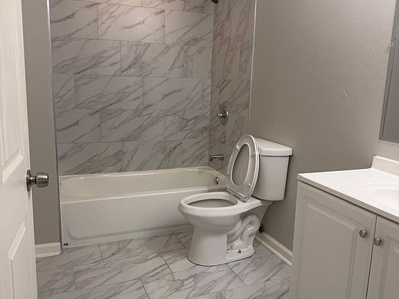 4th image of 909 W 22nd St Unit 1-A