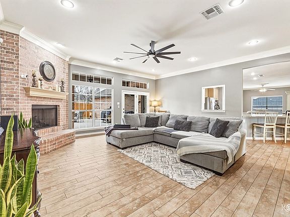 2nd image of 1209 Ashford Dr