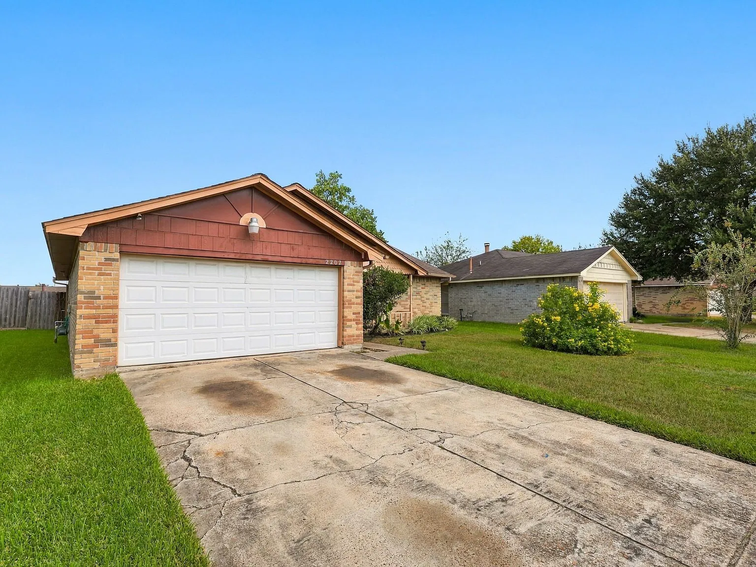 3 bed, 2.0 bath, 1395 sqft, $1,600 — Photo 2