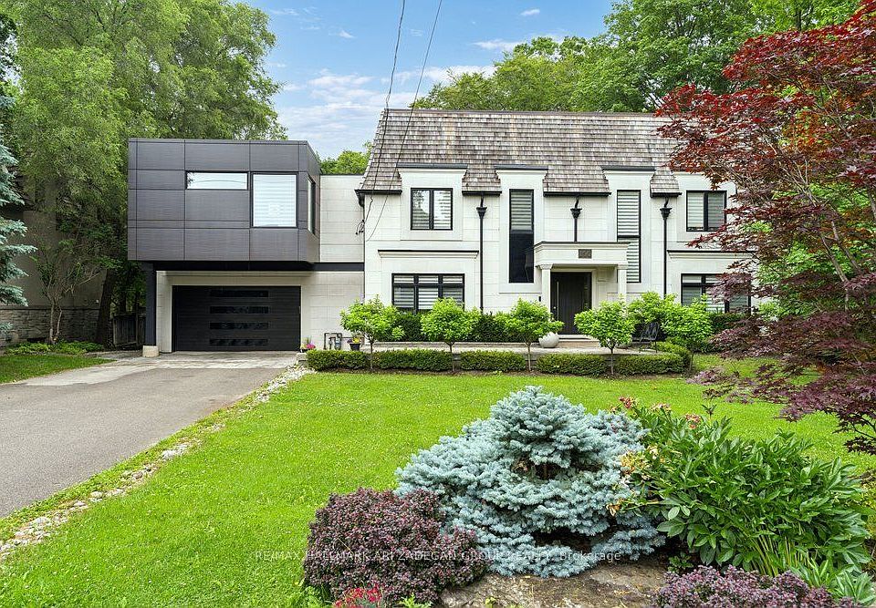 1st image of 150 Sandringham Dr