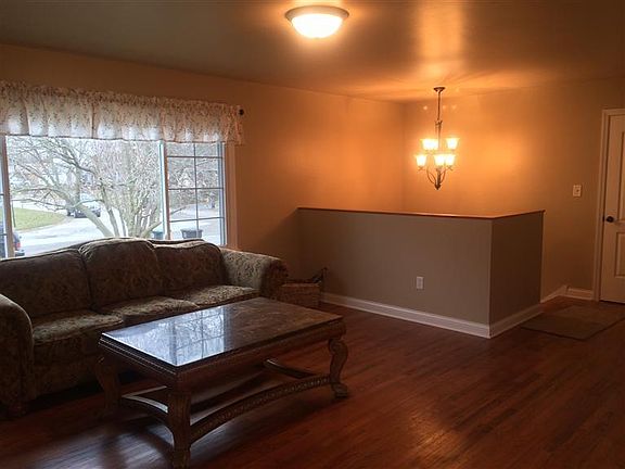 4th image of 1644 Brookview Ct