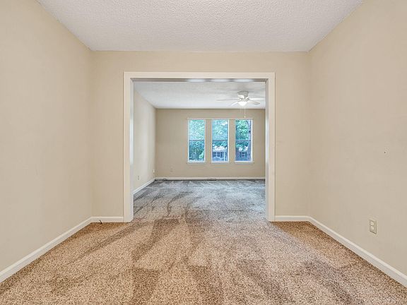 4th image of 376 Oakwood Cir NE