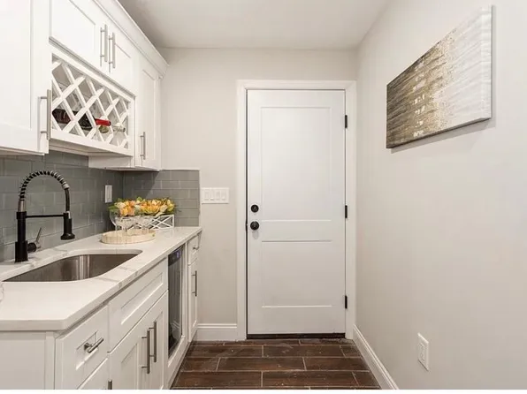 586 Liberty Avenue image 6 of 11