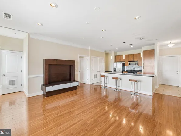 5400 Auth Rd APT 531, Suitland, MD 20746