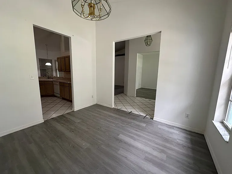 815 Nelson Ave NE — Photo 4