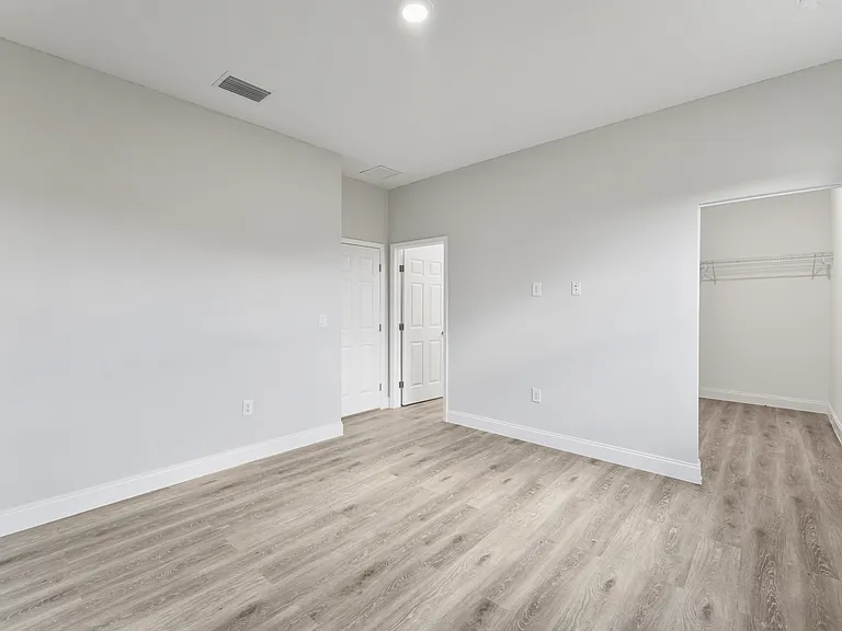 727 Cane St E — Photo 27