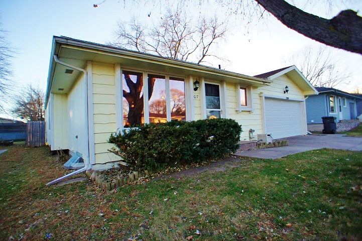 1st image of 107 W Dawes Ave