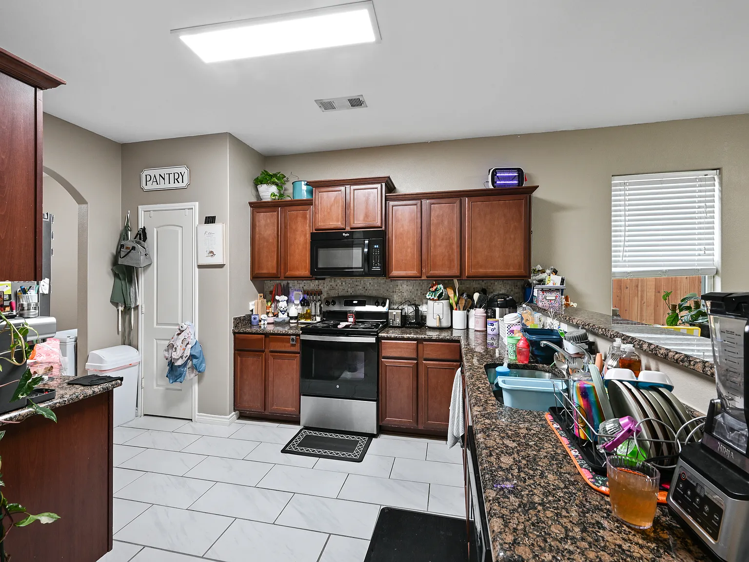 3 bed, 1602 sqft, $2,000 — Photo 3