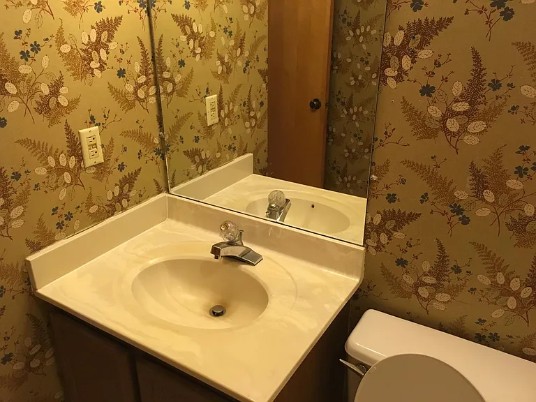 Bath Room (pic 1)