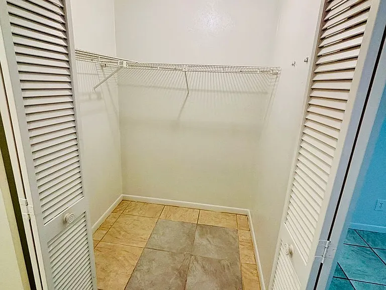 4193 New Haven Ct — Photo 10