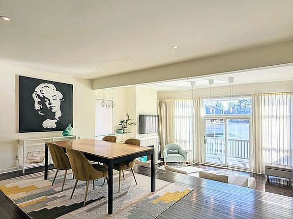 Open concept dining/living