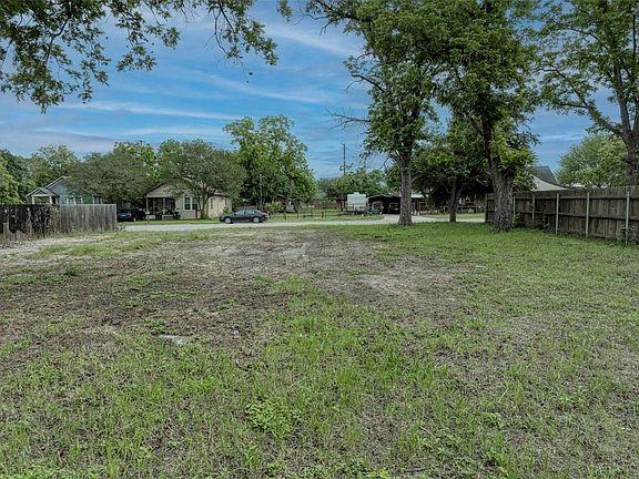 4th image of 809 E Fannin St