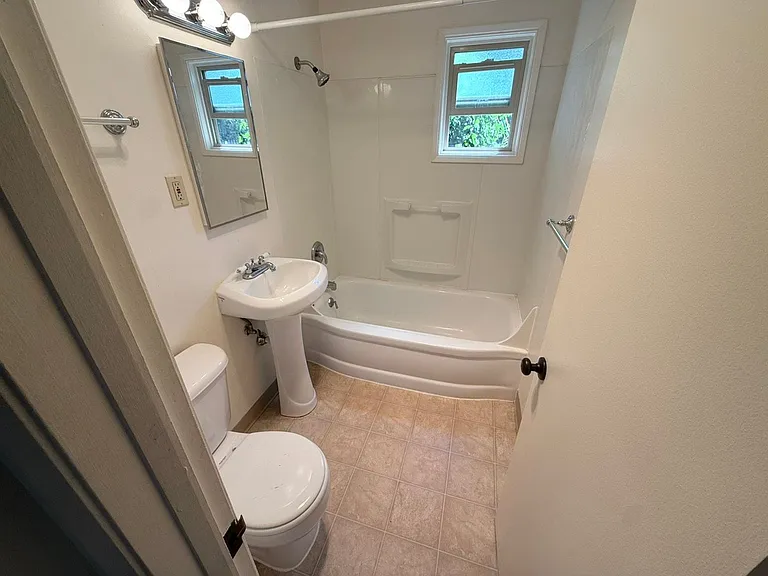 2600-2628 NW Tyler Ave — Photo 21