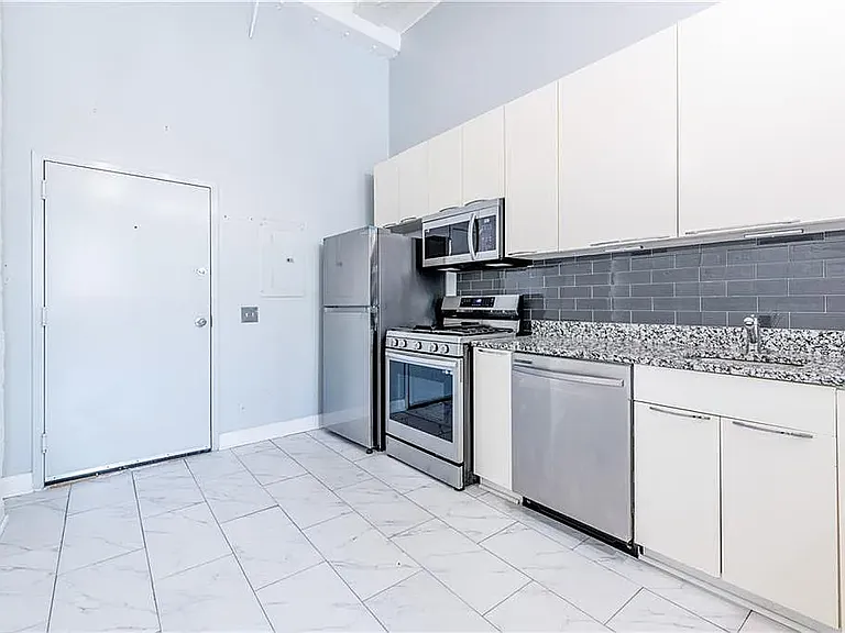 210 Walker St SW #1 — Photo 14