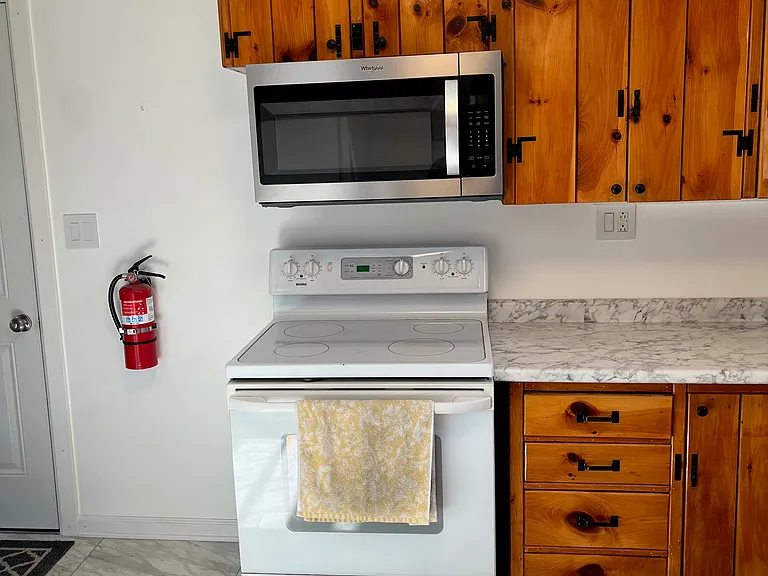 Kitchen stove / microwave