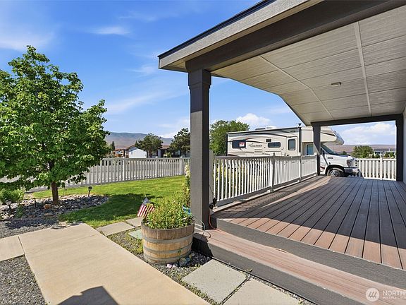 3rd image of 207 SW Airport Way