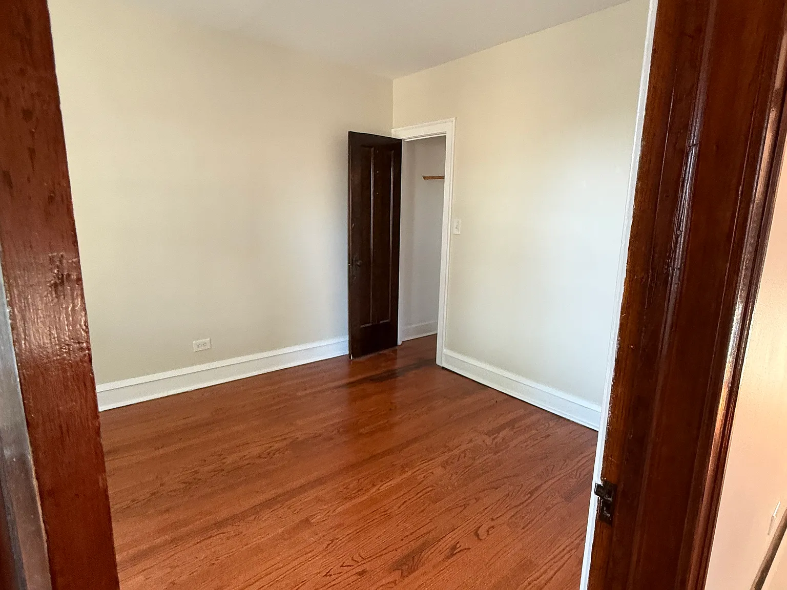 5 bed, 1600 sqft, $1,150 — Photo 2