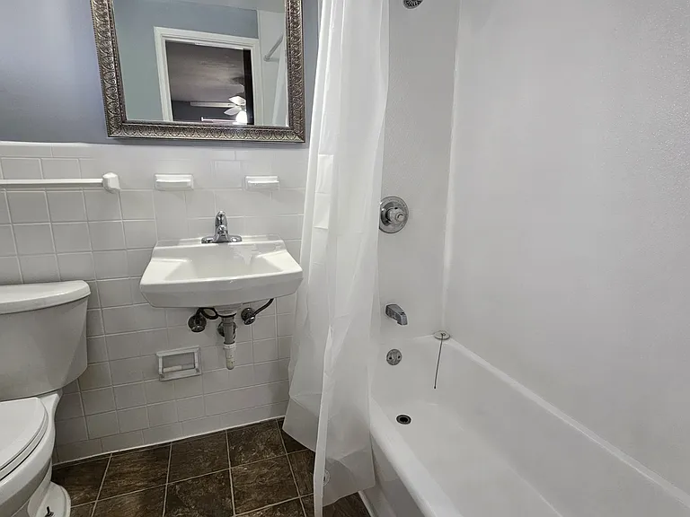 2815 Greenbriar Dr #3 — Photo 6