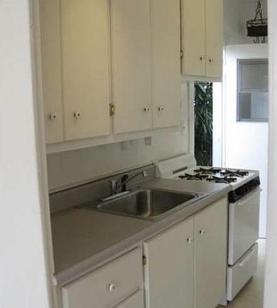 4th image of 5119 Voltaire St