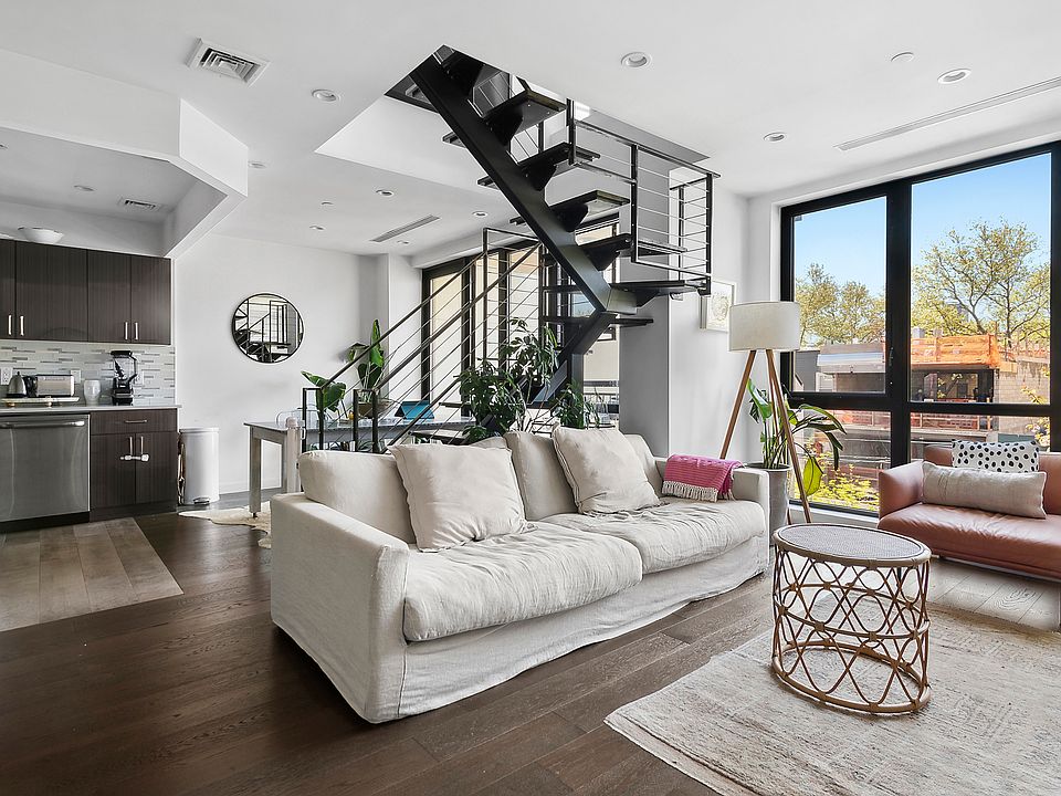 1st image of 224 Richardson St #3B