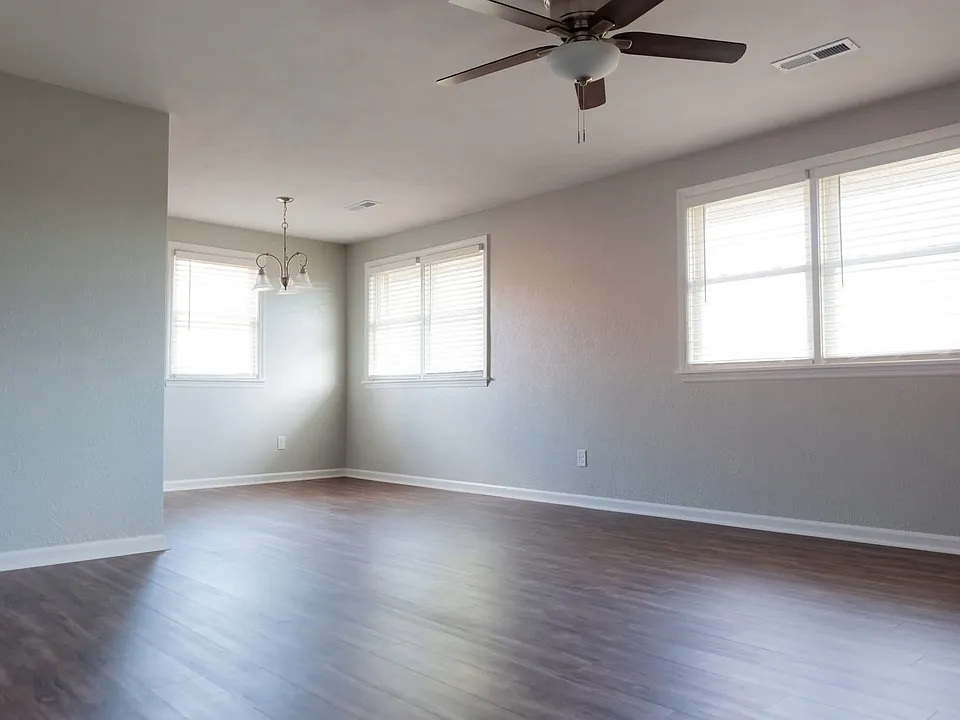 1540 & 1546 W Tiffany Dr #1540-B