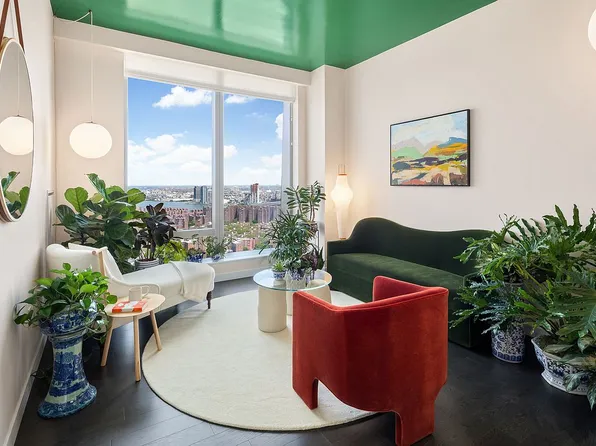 252 South St #45F, New York, NY 10002