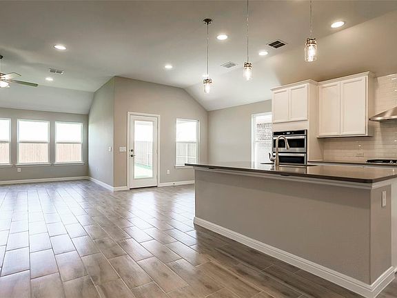 2nd image of 1401 Millican Ln