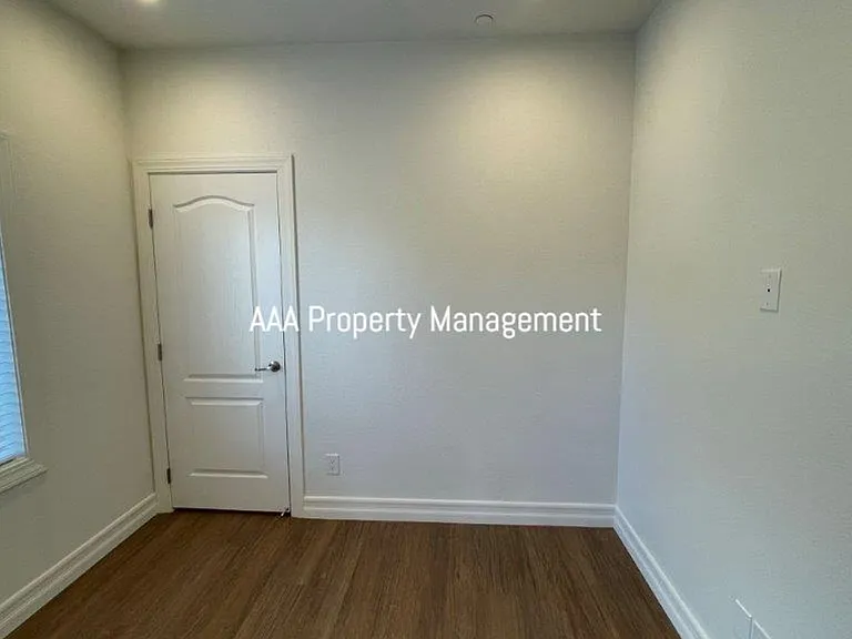2035 Gill Port Ln #A — Photo 11