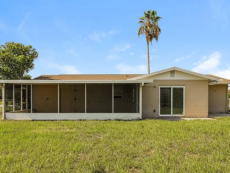 9350 Bayside Ct — Photo 16