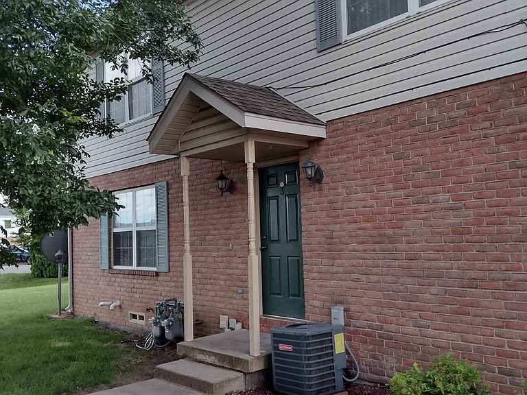 758 Hampton Ct #3 — Photo 1