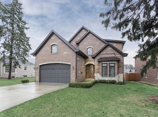 131 Hiawatha Dr, Clarendon Hills, IL 60514