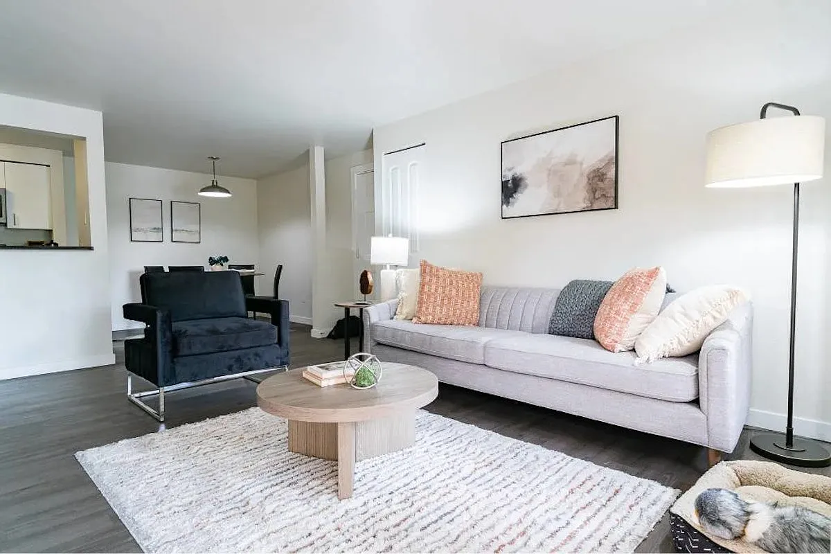 Edgewater Apartments — Photo 2