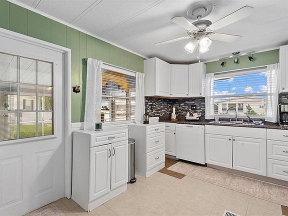 3rd image of 560 FAIRMOUNT DRIVE