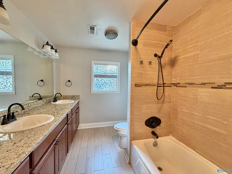 2110 Fernbrook Dr NE — Photo 11