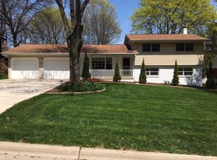 1664 Birchwood Dr, Green Bay, WI 54304