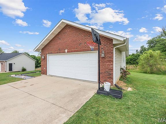 2nd image of 180 Glen Oak Dr