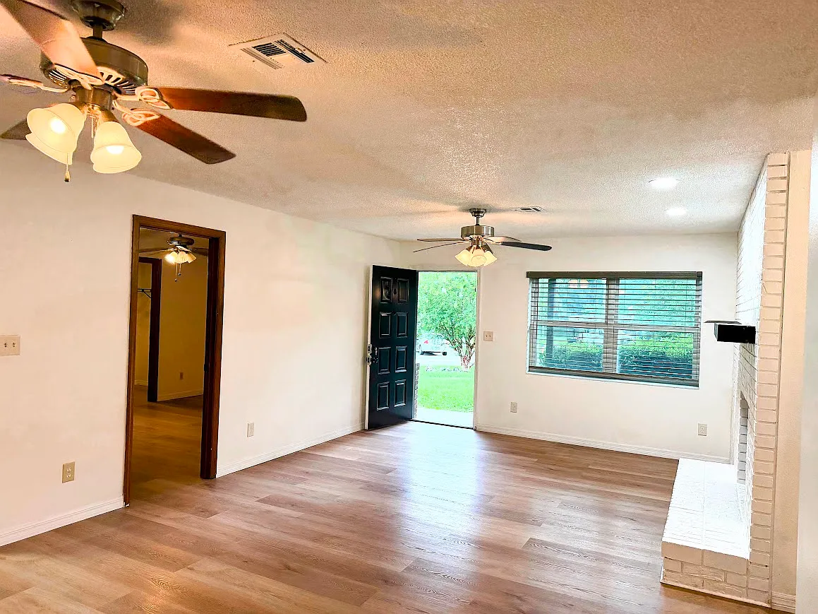 3 bed, 1222 sqft, $1,600 — Photo 4