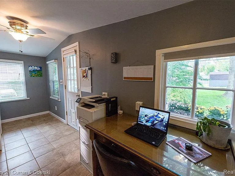 523 E Farnum Ave — Photo 30