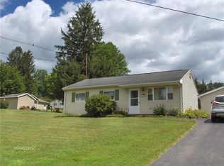 363 Lynnhaven Dr, Saegertown, PA 16433