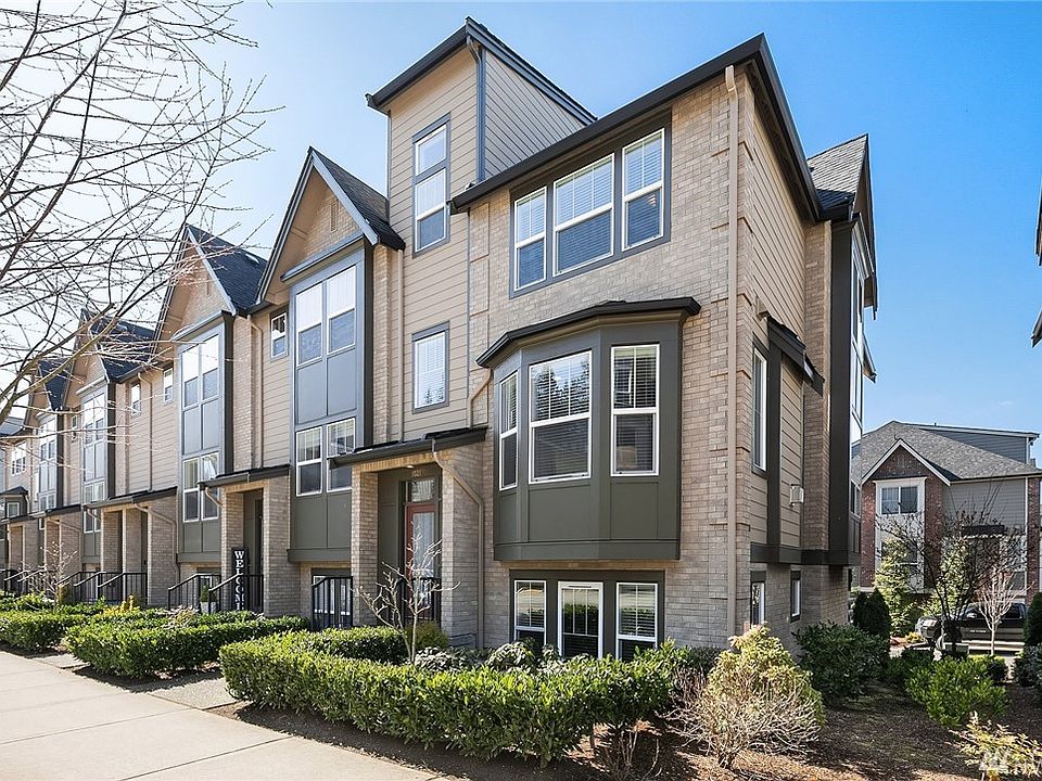 1st image of 1021 10th Ave NE #4.1