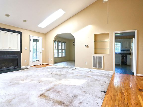 5th image of 5630 Spring Meadow Dr