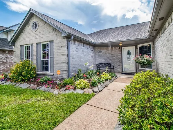 3802 Cottonwood Dr, La Porte, TX 77571