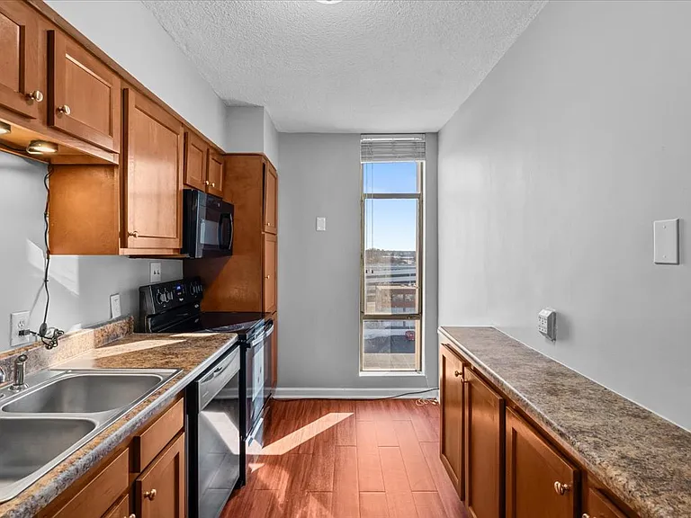 1101 N Elm St #806 — Photo 7