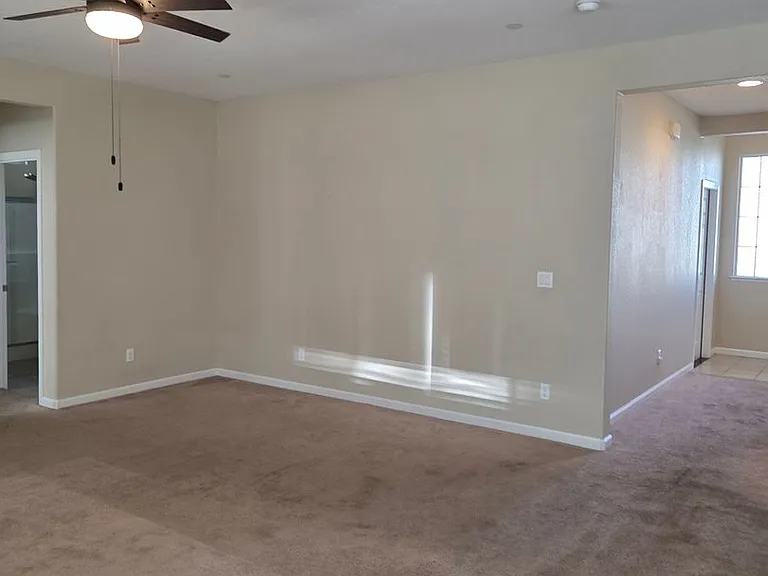 1443 Greenbrier Dr — Photo 11