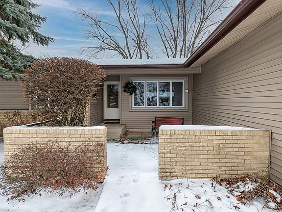 2nd image of 85 Brantwood Ave