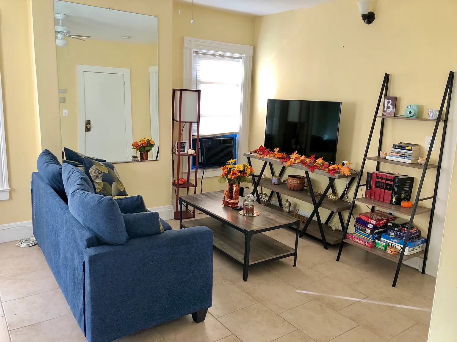 1 bed, 2600 sqft, $650 — Photo 2